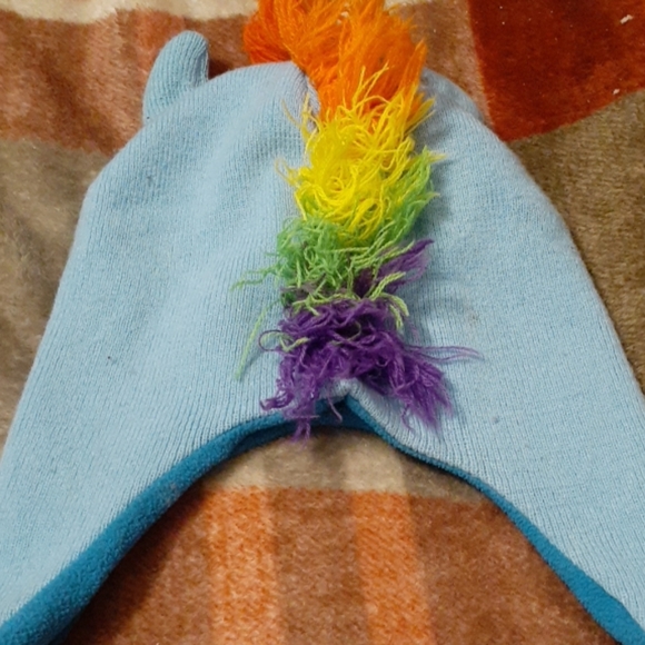 Hat - Picture 2 of 3